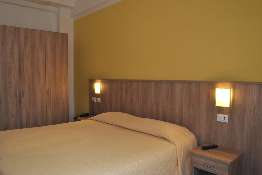 Hotel Bristol Laigueglia Phòng bức ảnh