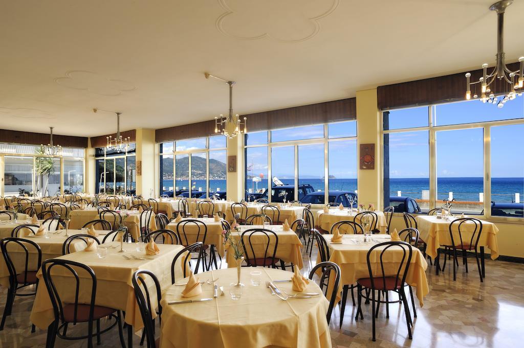 Hotel Bristol Laigueglia Ngoại thất bức ảnh