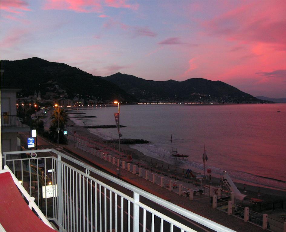 Hotel Bristol Laigueglia Phòng bức ảnh
