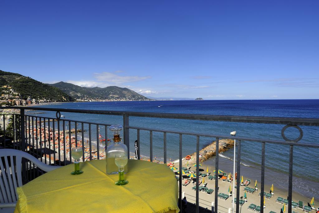 Hotel Bristol Laigueglia Phòng bức ảnh