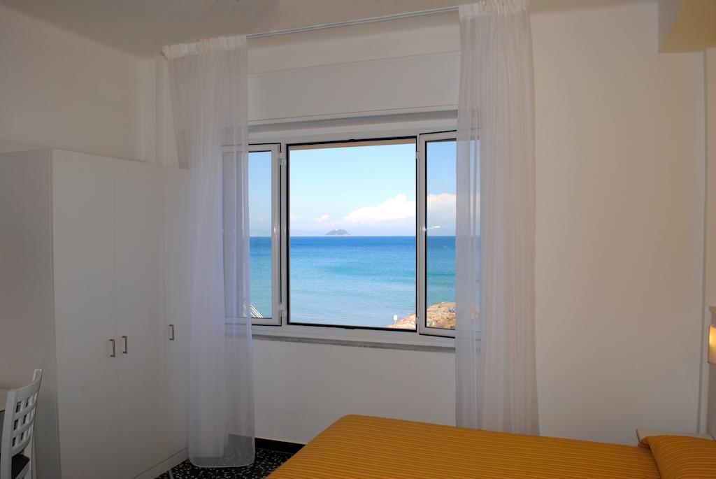 Hotel Bristol Laigueglia Phòng bức ảnh