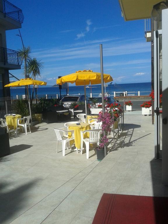 Hotel Bristol Laigueglia Ngoại thất bức ảnh